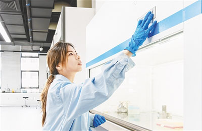  我市發(fā)揮主導(dǎo)產(chǎn)業(yè)優(yōu)勢(shì)，強(qiáng)化創(chuàng)新引領(lǐng)、龍頭帶動(dòng)，構(gòu)建標(biāo)準(zhǔn)體系，